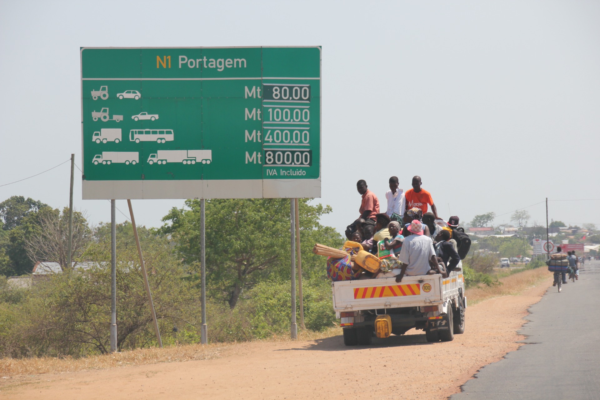 Paisagens ao longo da estrada da Beira a Nampula