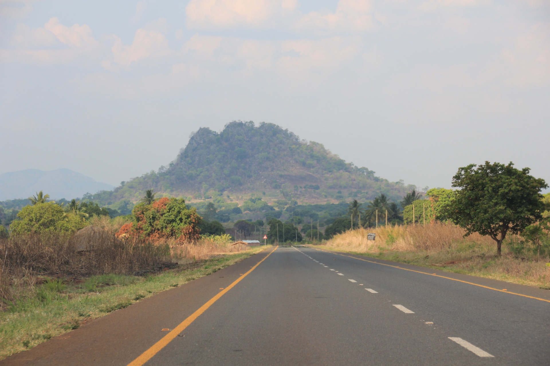 Paisagens ao longo da estrada da Beira a Nampula
