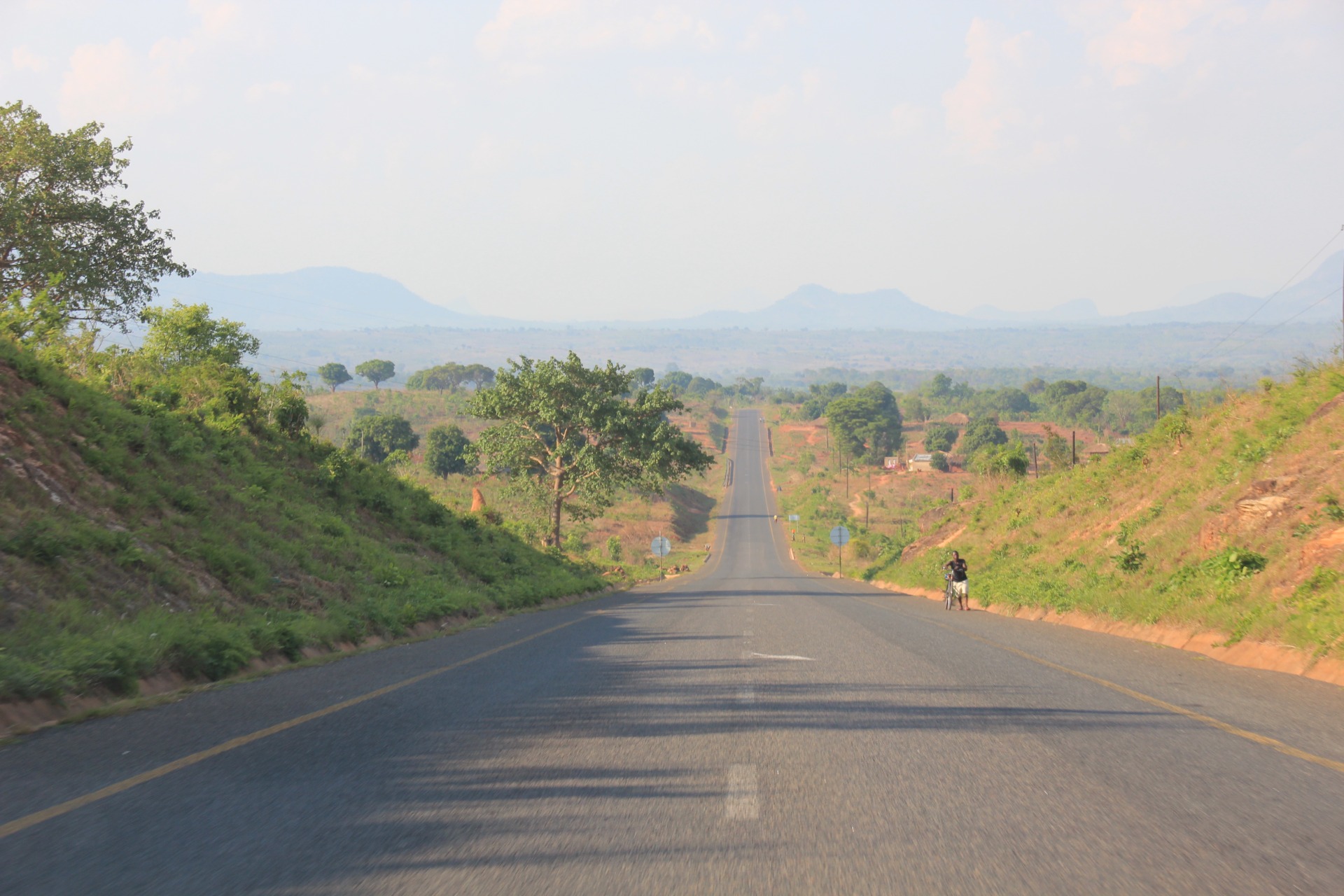 Paisagens ao longo da estrada da Beira a Nampula