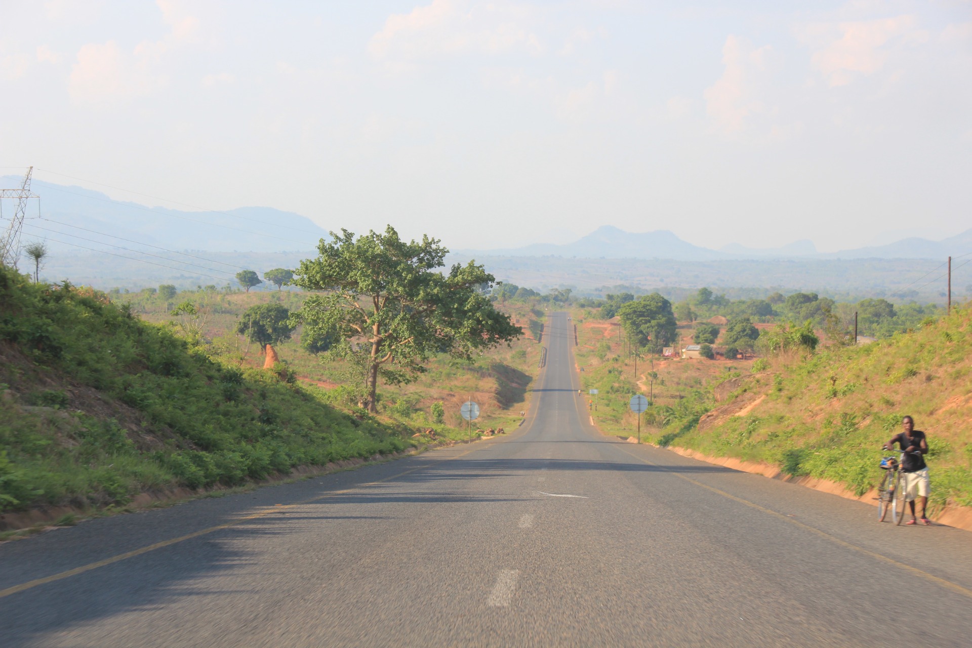 Paisagens ao longo da estrada da Beira a Nampula