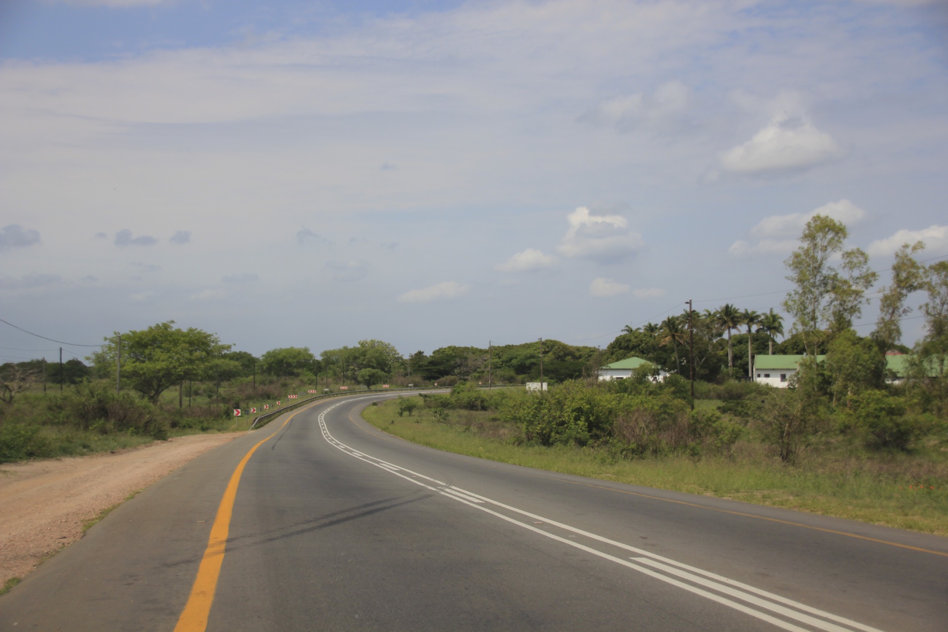 Paisagens ao longo da estrada de Maputo a Bilene