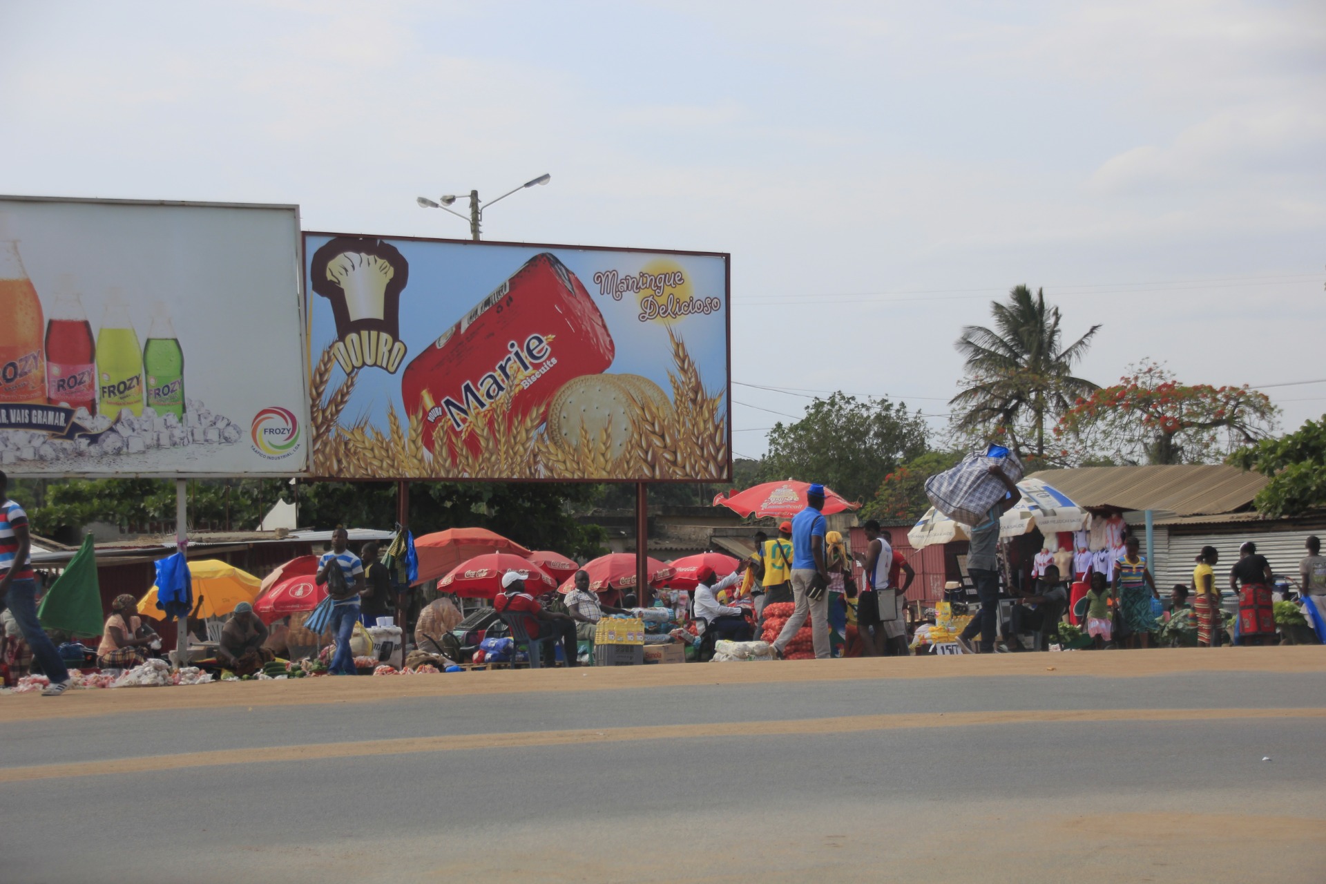 Paisagens ao longo da estrada de Maputo a Bilene