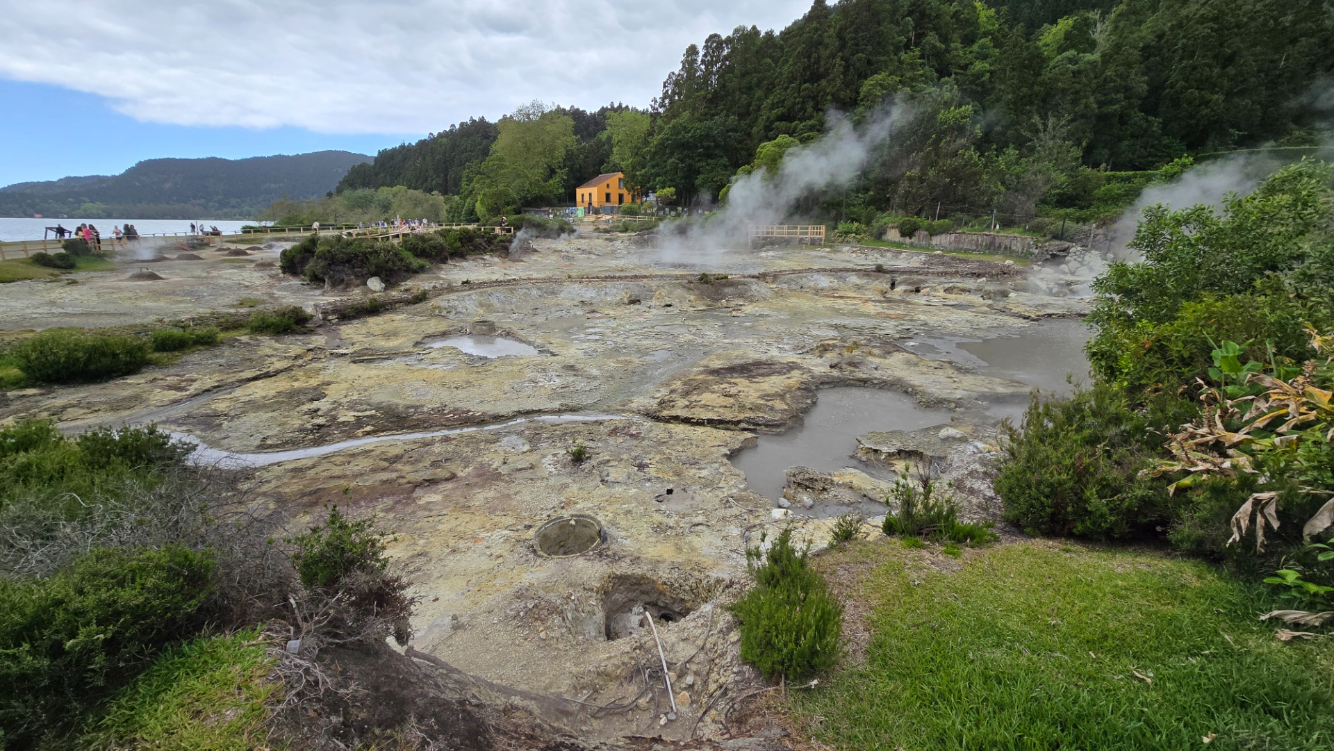 Furnas e o famoso cozido das Furnas. Ilha de São Miguel