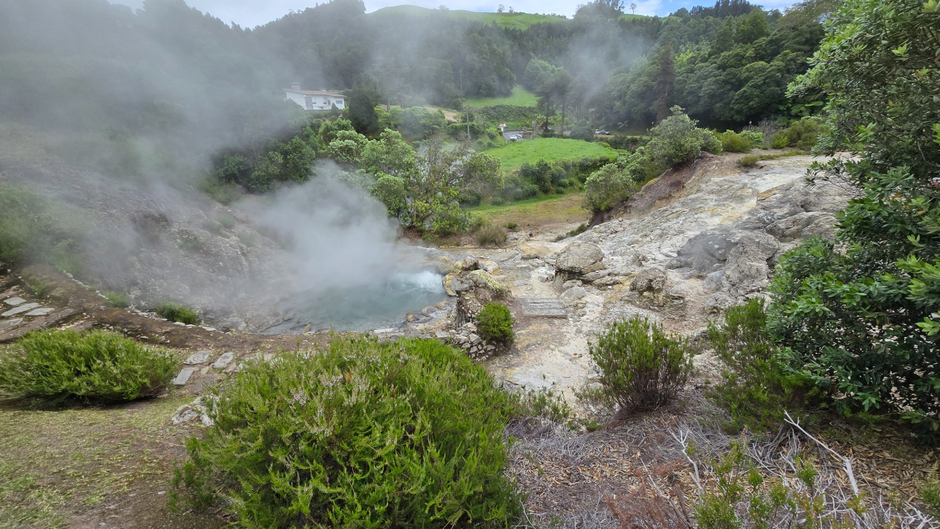 Furnas e o famoso cozido das Furnas. Ilha de São Miguel