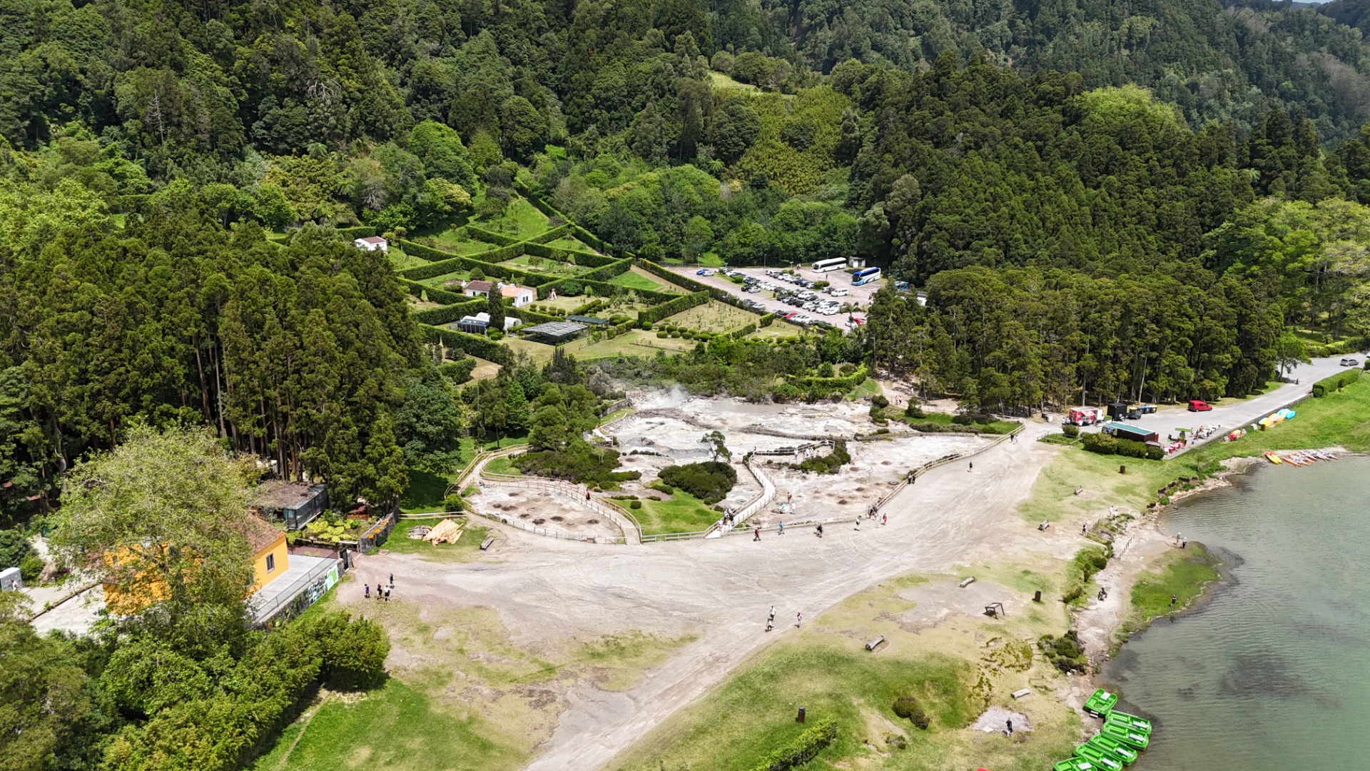 Furnas e o famoso cozido das Furnas. Ilha de São Miguel
