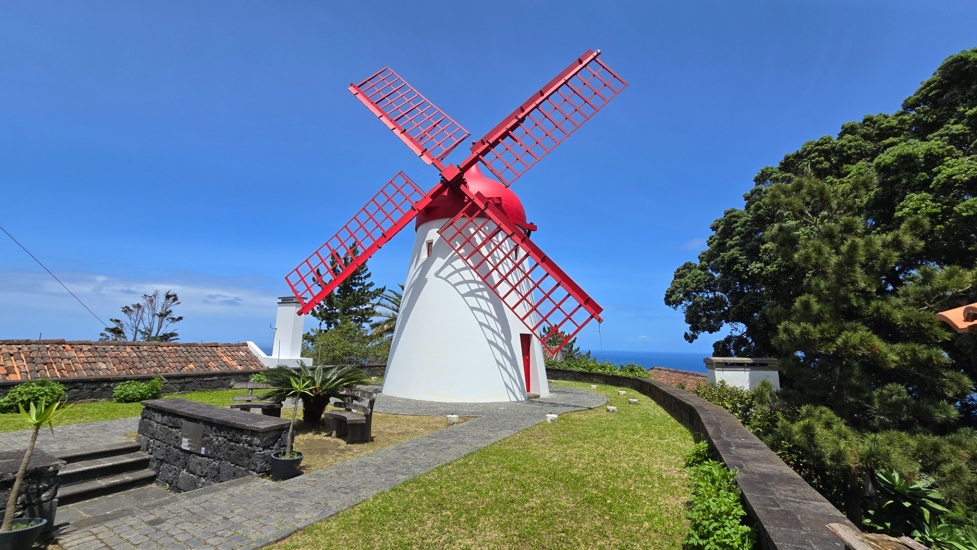 Moinho do Pico Vermelho. Ilha de São Miguel