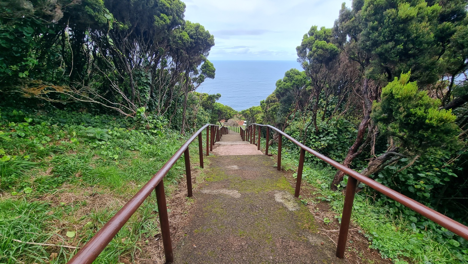 Farol da Ponta dos Rosais (Ilha de São Jorge)