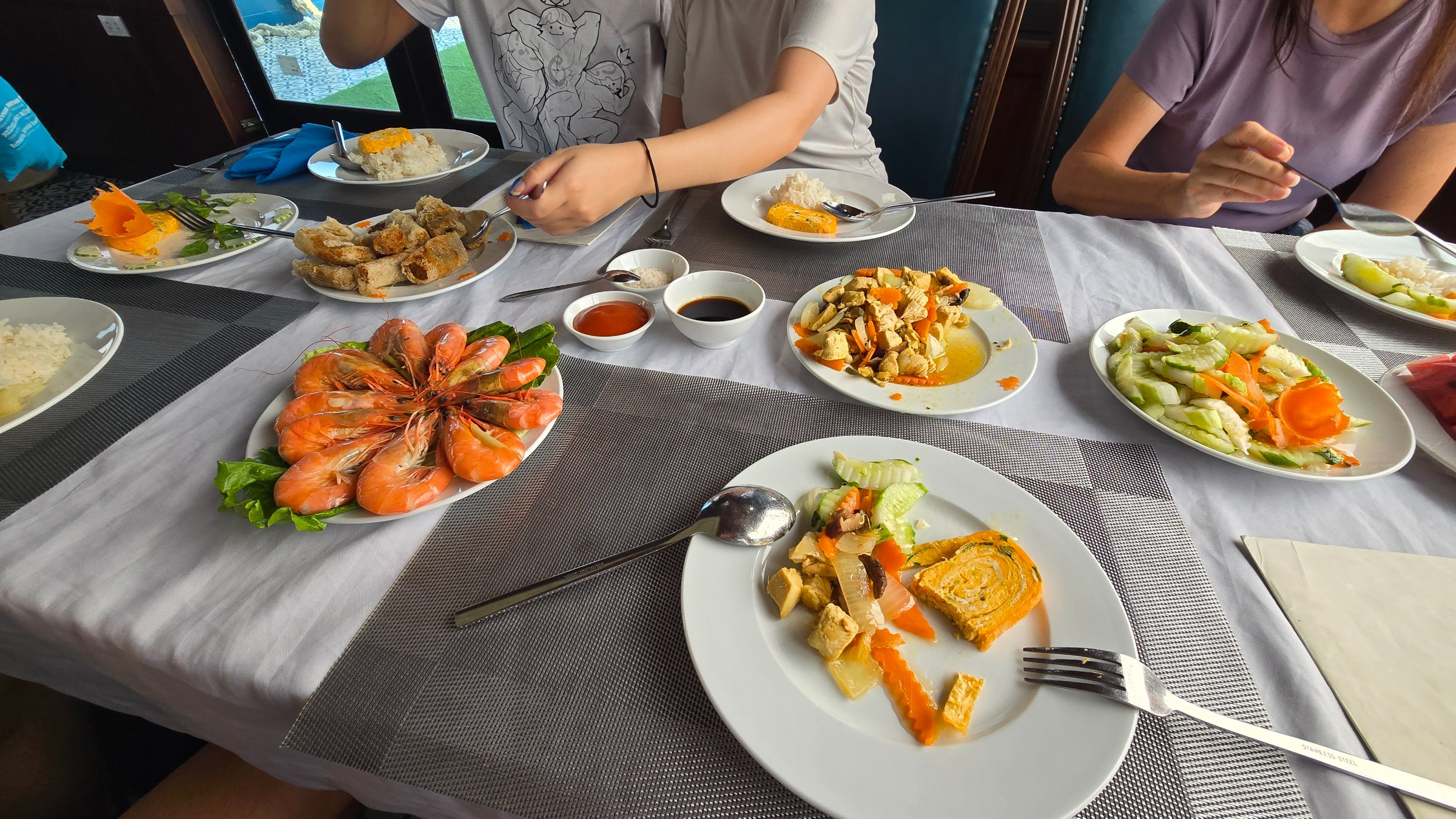 Com base em Hanoi, fomos visitar HaLong em tour de 1 dia