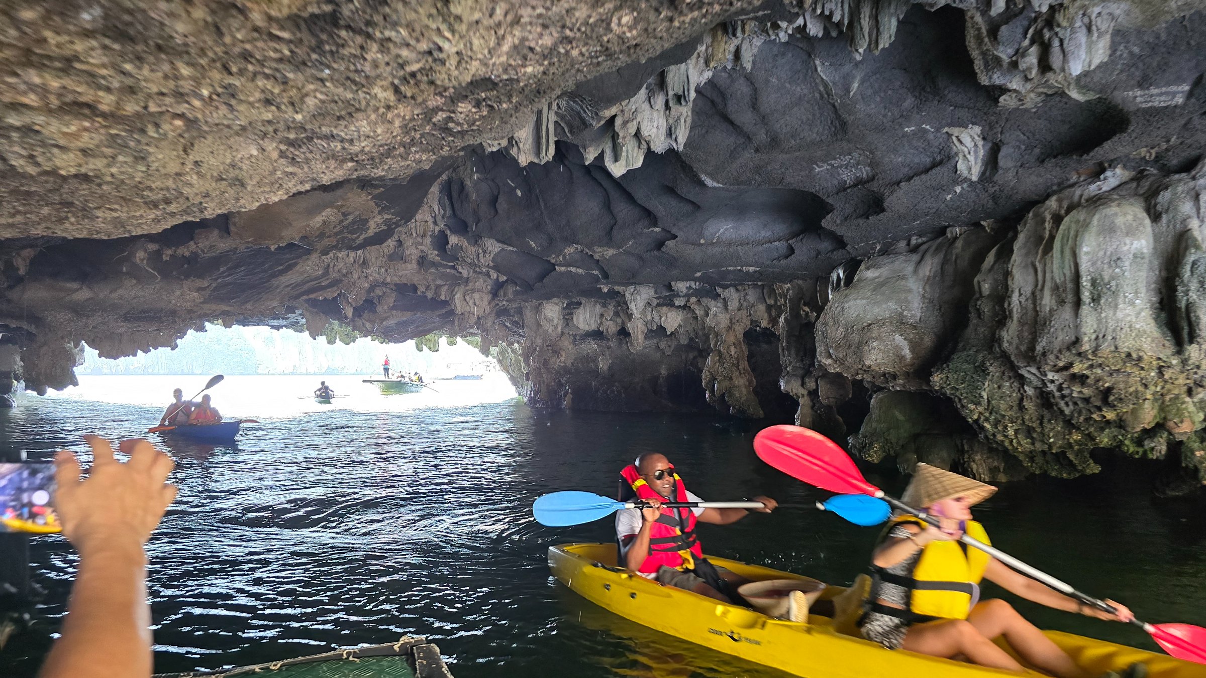 Com base em Hanoi, fomos visitar HaLong em tour de 1 dia