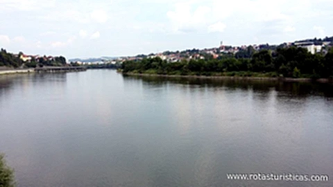 Rio Danúbio Atravessando a Cidade de Passau