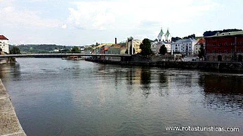 Rio Danúbio Atravessando a Cidade de Passau