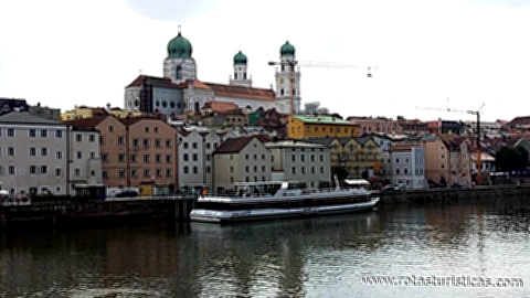 Passau Nas Margens do Rio Danúbio