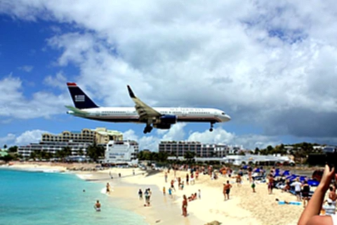 Avião aterrando em St Maarten