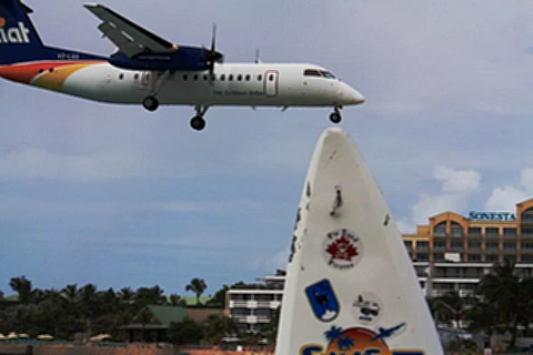 Avião aterrando em St Maarten