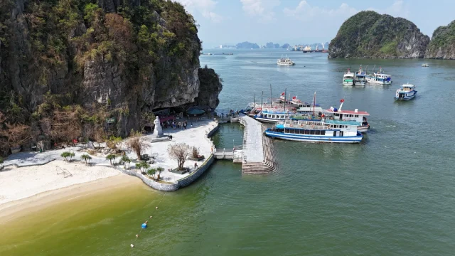 Ha Long Bay, Hanoi - Vietname