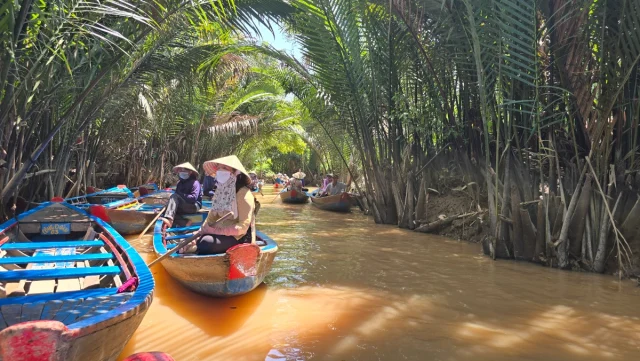 Passeio de barco no Delta do Mekong