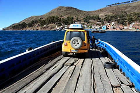 Travessia de Balsa em Tiquina