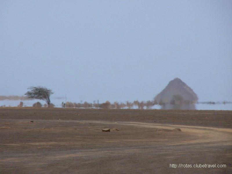 Paisagens áridas do interior da Ilha do Sal