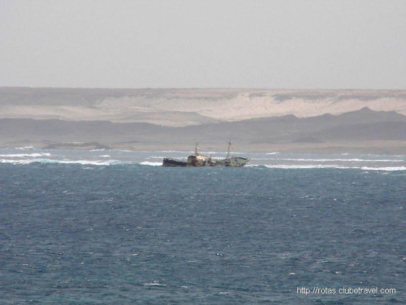 Restos de Navio Naufragado (Ilha do Sal)