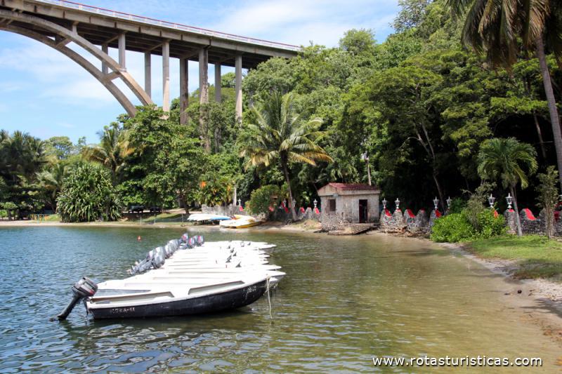 Passeio de barco no Rio Canimar