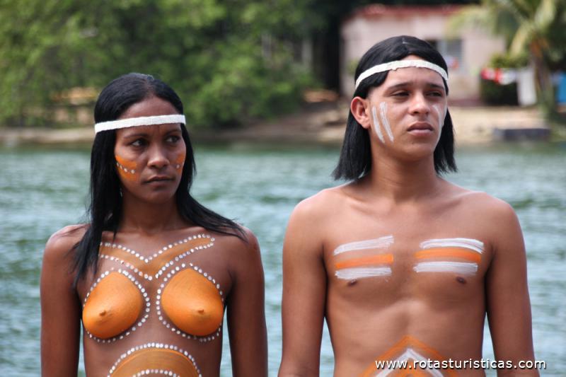 Show indigena no Rio Canimar