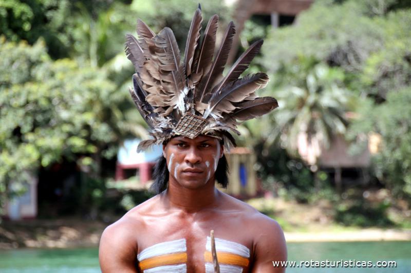 Show indigena no Rio Canimar