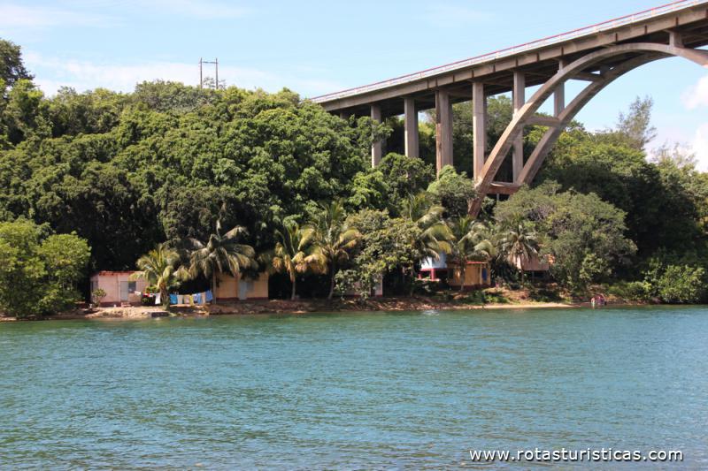 Ponte sobre o Rio Canimar