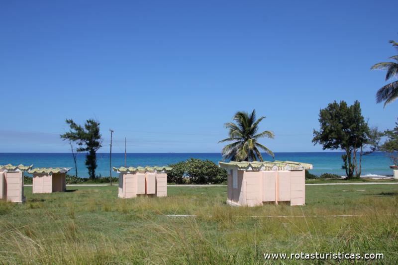 Playa Arroyo Bermejo, parque campismo para cubanos