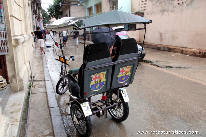 Táxi mais usado em Cuba movido a 2 pernas