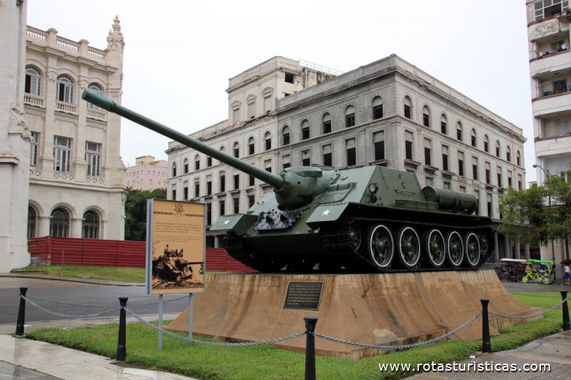 Tanque com que o Fidel diz que mandou um barco americano ao fundo