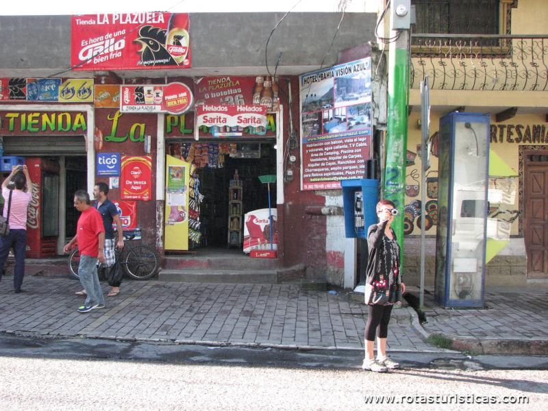 Tasco e mercearia na Calle Principal, em Panajachel 