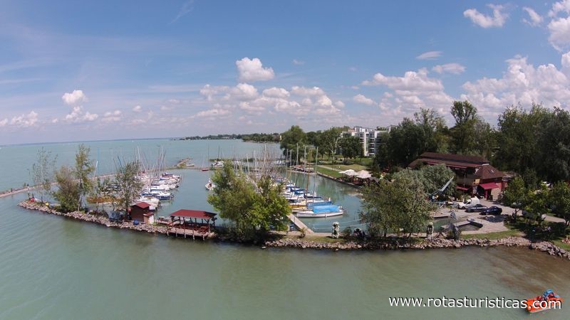 Estância Balnear Nas Margens do Lago Balaton