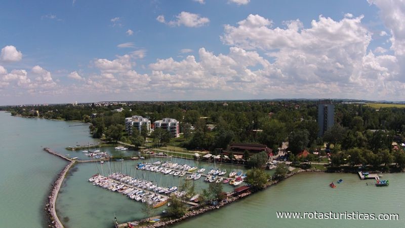Estância Balnear Nas Margens do Lago Balaton
