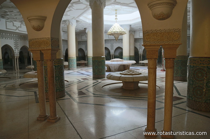 Interior da Mesquita Hassam ii em Casablanca