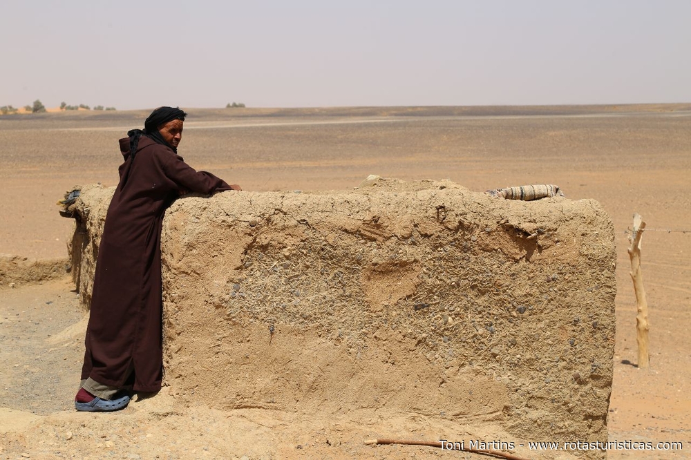 Tuaregue no deserto de Merzouga