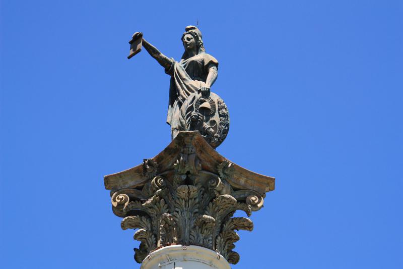 Monumento de la Independencia en la plaza de Asunción