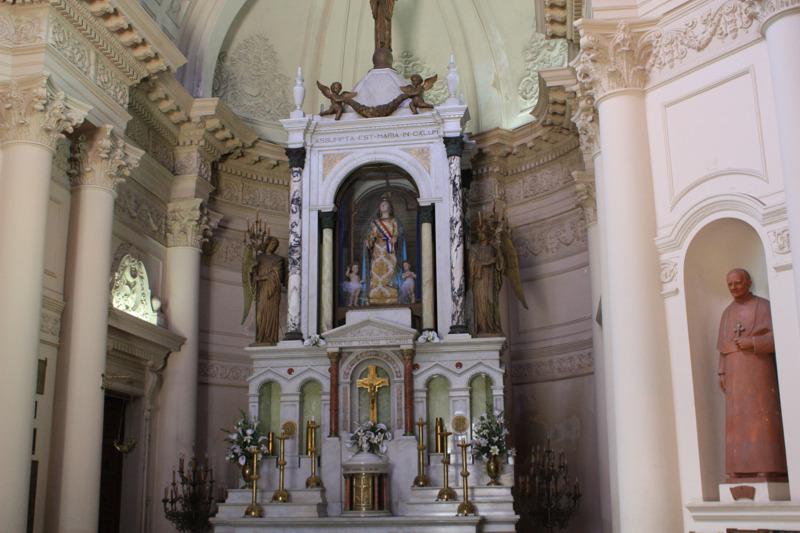 Interior del Panteón Nacional de los Héroes