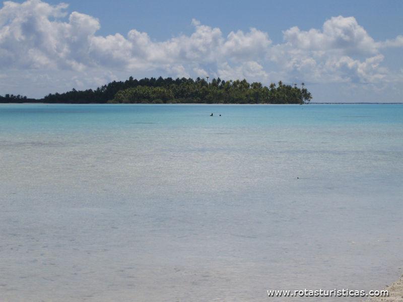 Chegada de lancha à Lagoa Azul