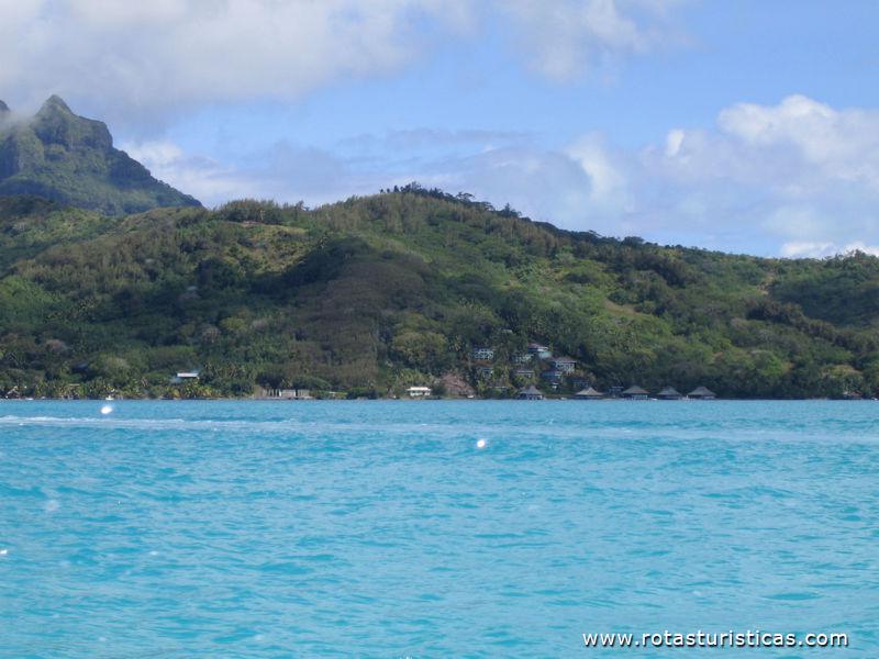 Percurso de lancha até ao Resort em Bora Bora