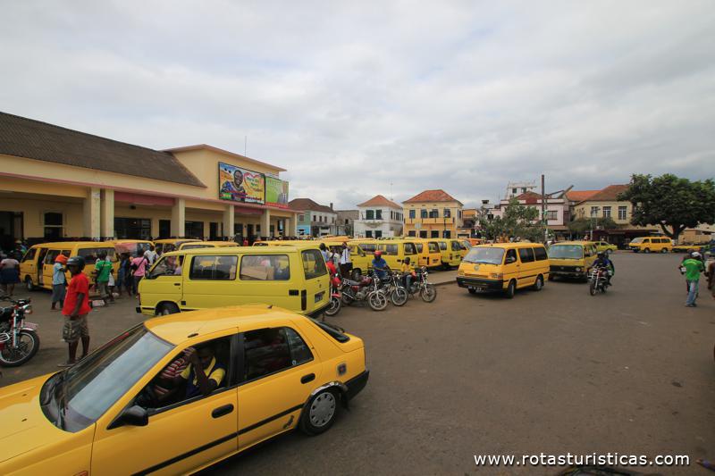 Mercado municipal, praça de taxis