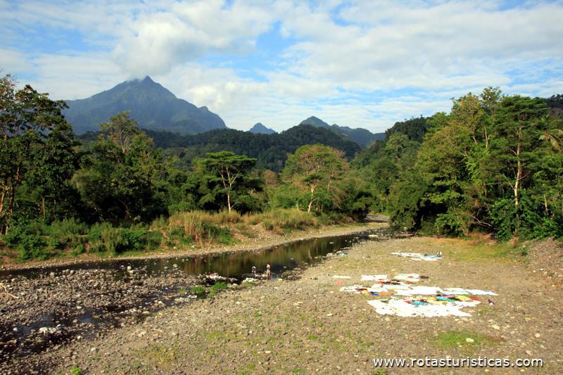 Paisagens de Santa Catarina vendo-se o Pico de São Tomé