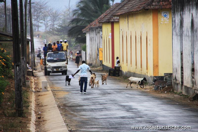 Estrada N2 em Agua Izé