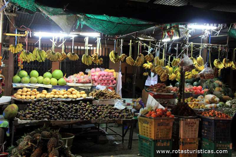 Banca de venda de fruta (Phuket/Tailand)
