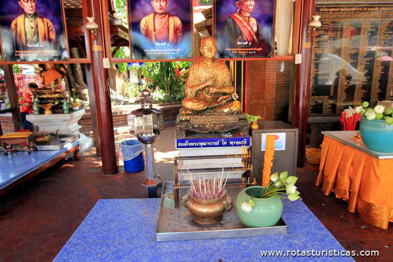 Local de oração junto ao grande Buda  (Bangkok/Thailand)