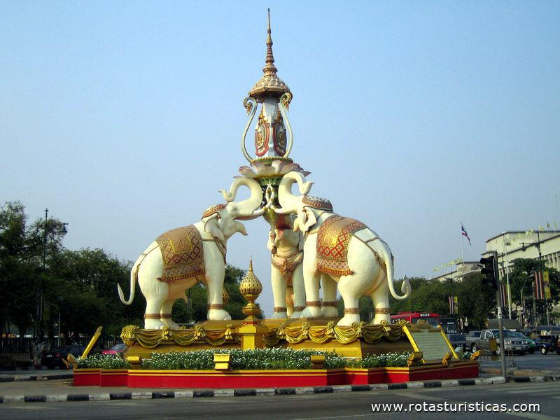Rotunda emblemática perto do Palácio de Bangkok