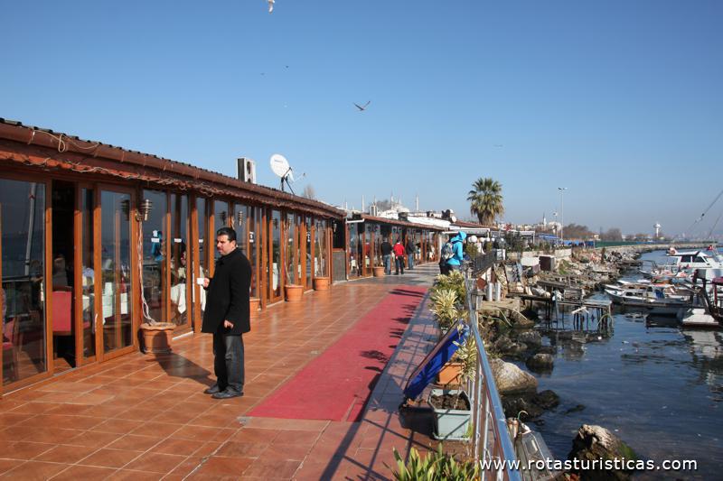 Restaurantes do mercado do peixe, Istanbul, Turkey