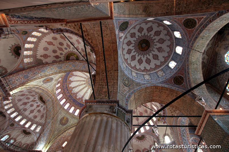 Sultan Ahmed Blue Mosque, (Interior da Mesquita Azul) Istanbul, Turkey