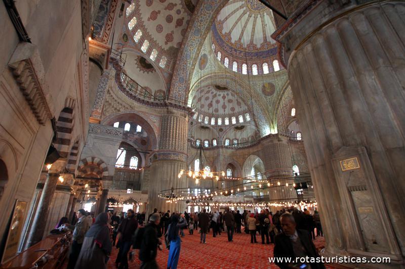 Blue Mosque, (Interior da Mesquita Azul) Istanbul, Turkey