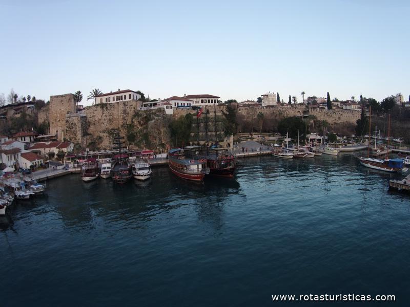 Marina e centro histórico de Antalya,Turkey