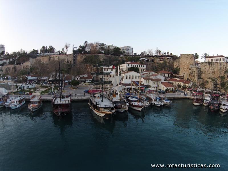 Marina e centro histórico de Antalya,Turkey